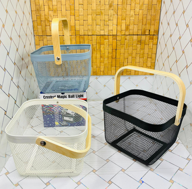 سبد فلزی مربع شکل دسته بامبو سایز کوچک