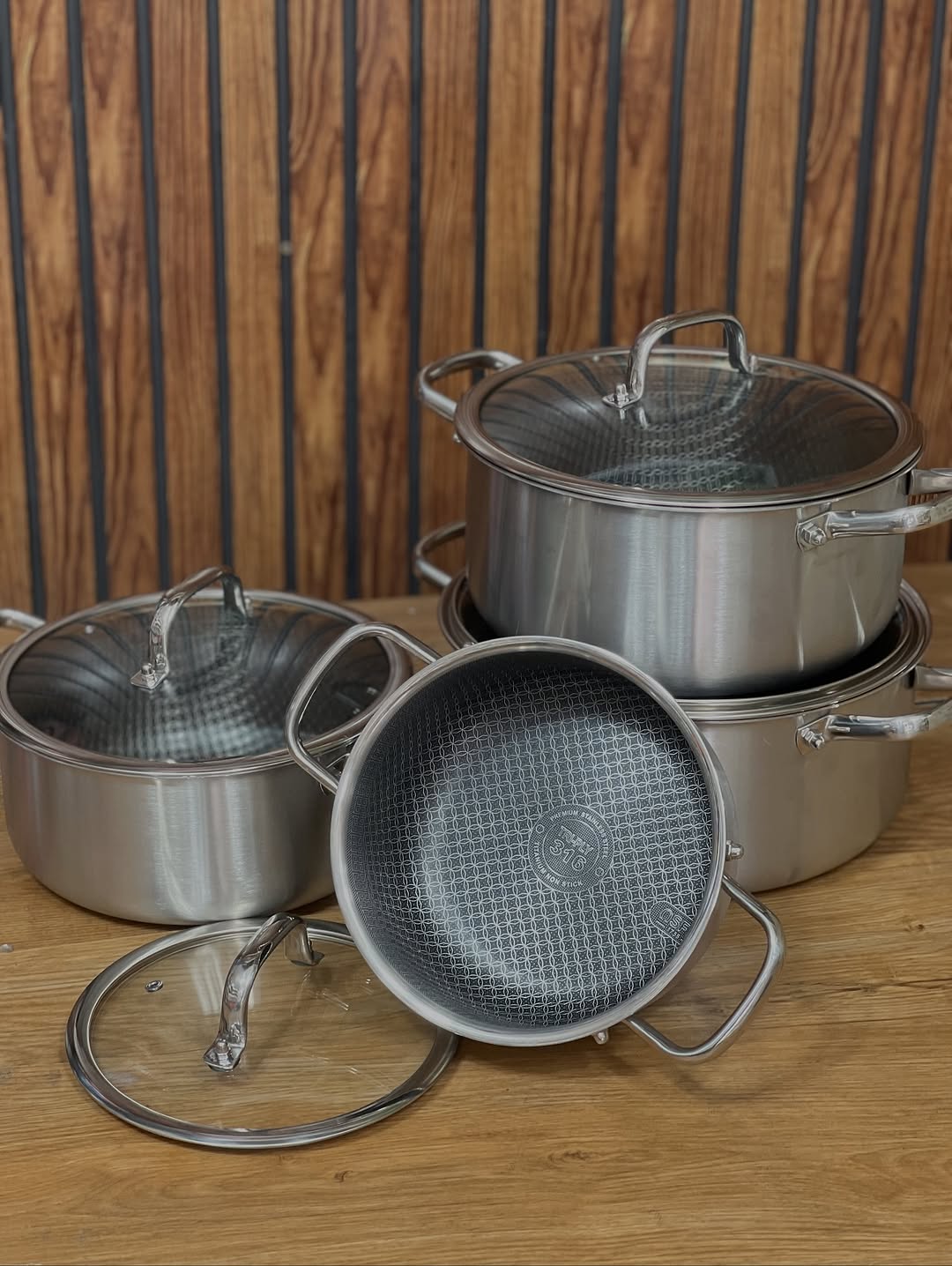 سرویس قابلمه استیل۳۱۶ کف لیزری ضخیم ۱۰ میل سه لایه  ضد خش کاملا نچسب