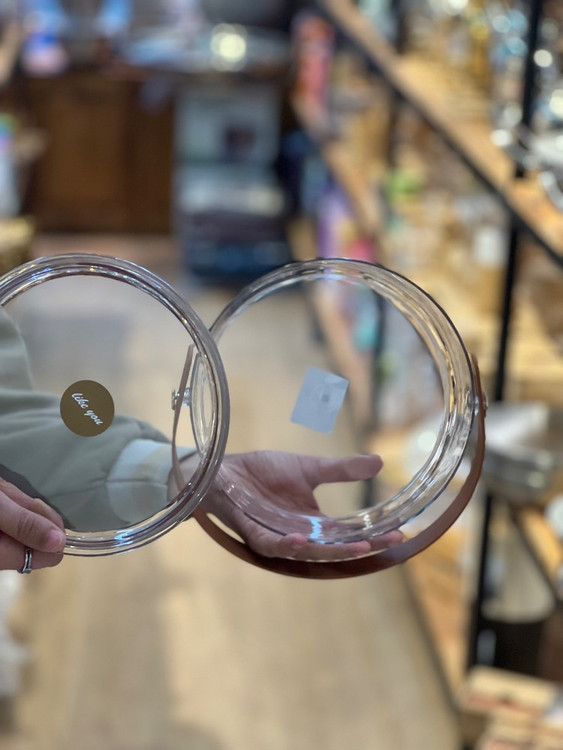 نمای نزدیک تنقلات خوری اکرولیک وارداتی